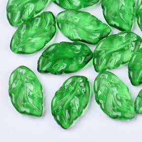 Glas Anhänger – Transparentes Blatt (Grün, 27,5x15~17mm, 10 Stück) - Uniq Perler - 