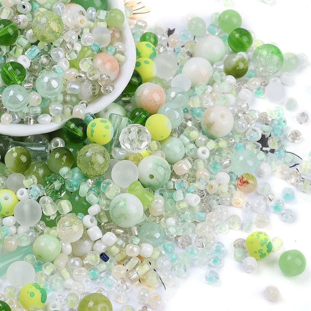Glasperler Mix - Grøn, Mix Størrelser og Modeller (2 - 13mm) 100gr - Uniq Perler - 114556