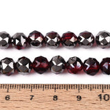Glasperler – Mørkerød, Facetterede, Runde (8x7mm) - Uniq Perler - 125797