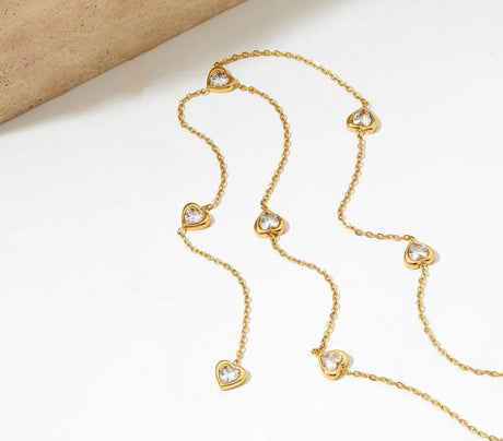 Halskæde i Vandfast Forgyldt Stål med Hjerter og Zirkonia (57+5cm) - Uniq Perler - 