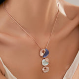 Halskæde Med 3 Hjerteblads Vedhæng - Rosa Guld (43cm) - Uniq Perler - 114680