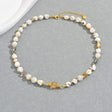 Halskæde Med Organiske Shell Nuggets – Guld/Hvid (43cm) - Uniq Perler - 115560