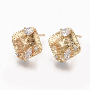 Harlekin Formet Ørestikkere Med Klar Zirkonia Sten, 18K Forgyldt, 12,5x13mm - Uniq Perler - 114242