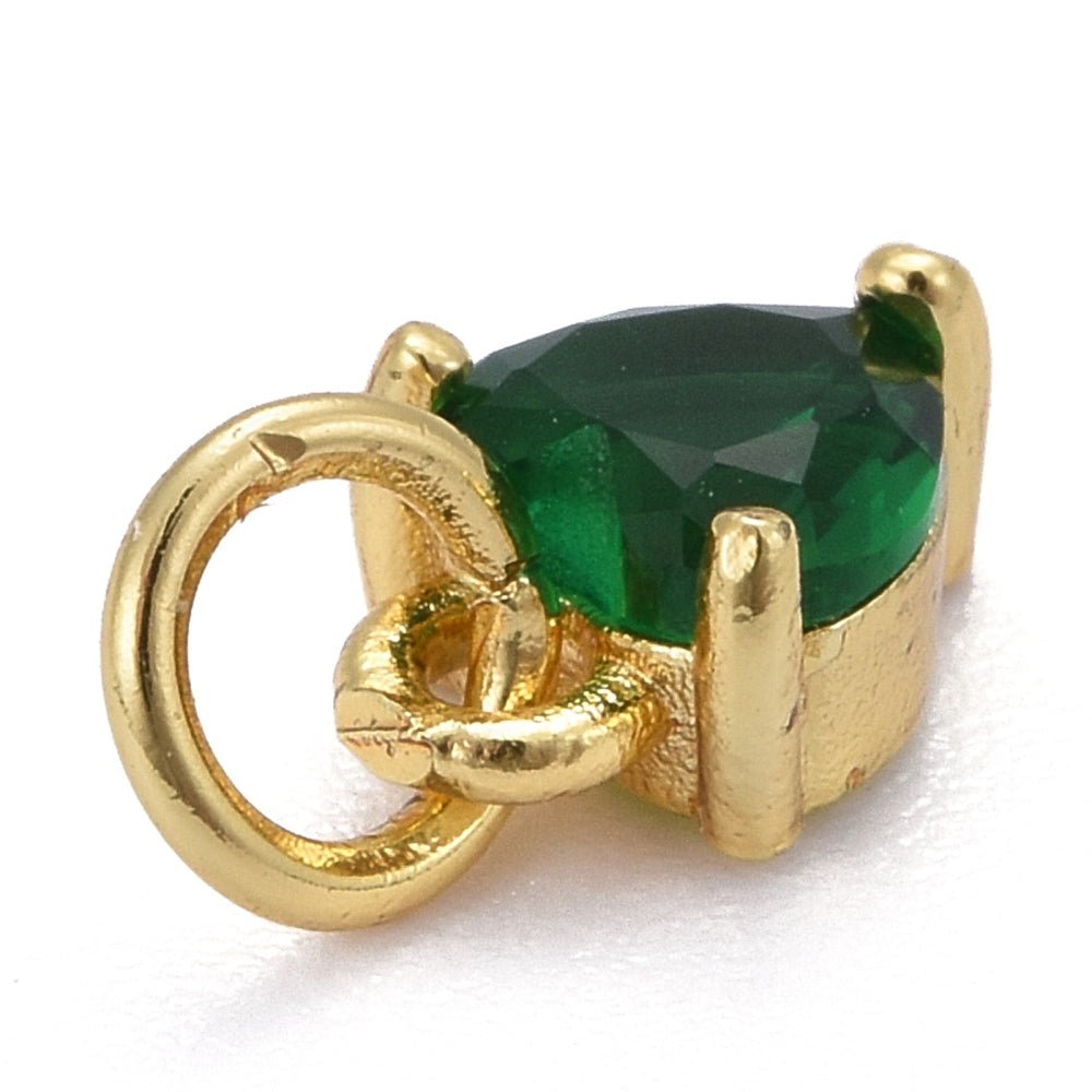 Hjerte Vedhæng Med Grøn Zirkonia Sten, 18K Langtidsholdbar Forgyldt, (8x5x3,5mm) 2 stk. - Uniq Perler - 