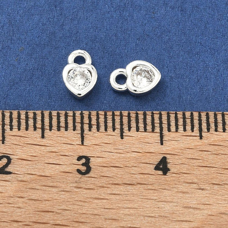 Hjerte Vedhæng Med Kubisk Zirkonia – Langtidsholdbar Forsølvet Messing (7x4.5x2mm) 2 Stk - Uniq Perler - 118751