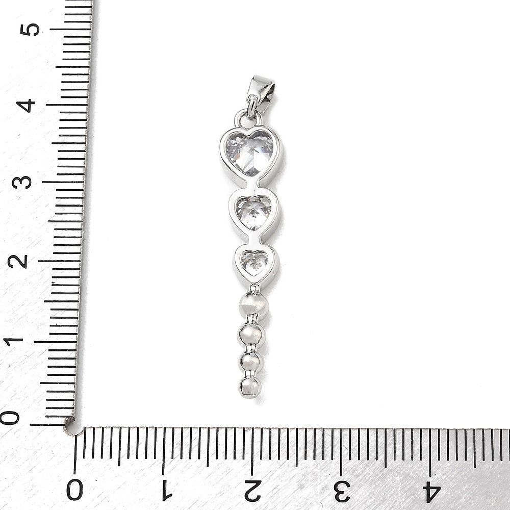 Hjerteformet Vedhæng Med Klar Zirkonia – Platin, Messing (36x7,5x3mm) - Uniq Perler - 125756