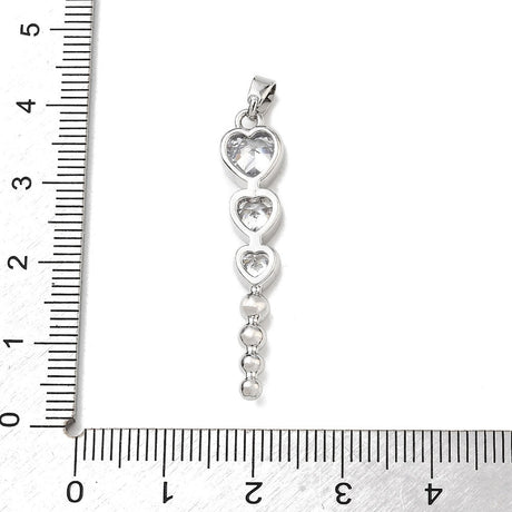 Hjerteformet Vedhæng Med Klar Zirkonia – Platin, Messing (36x7,5x3mm) - Uniq Perler - 125756