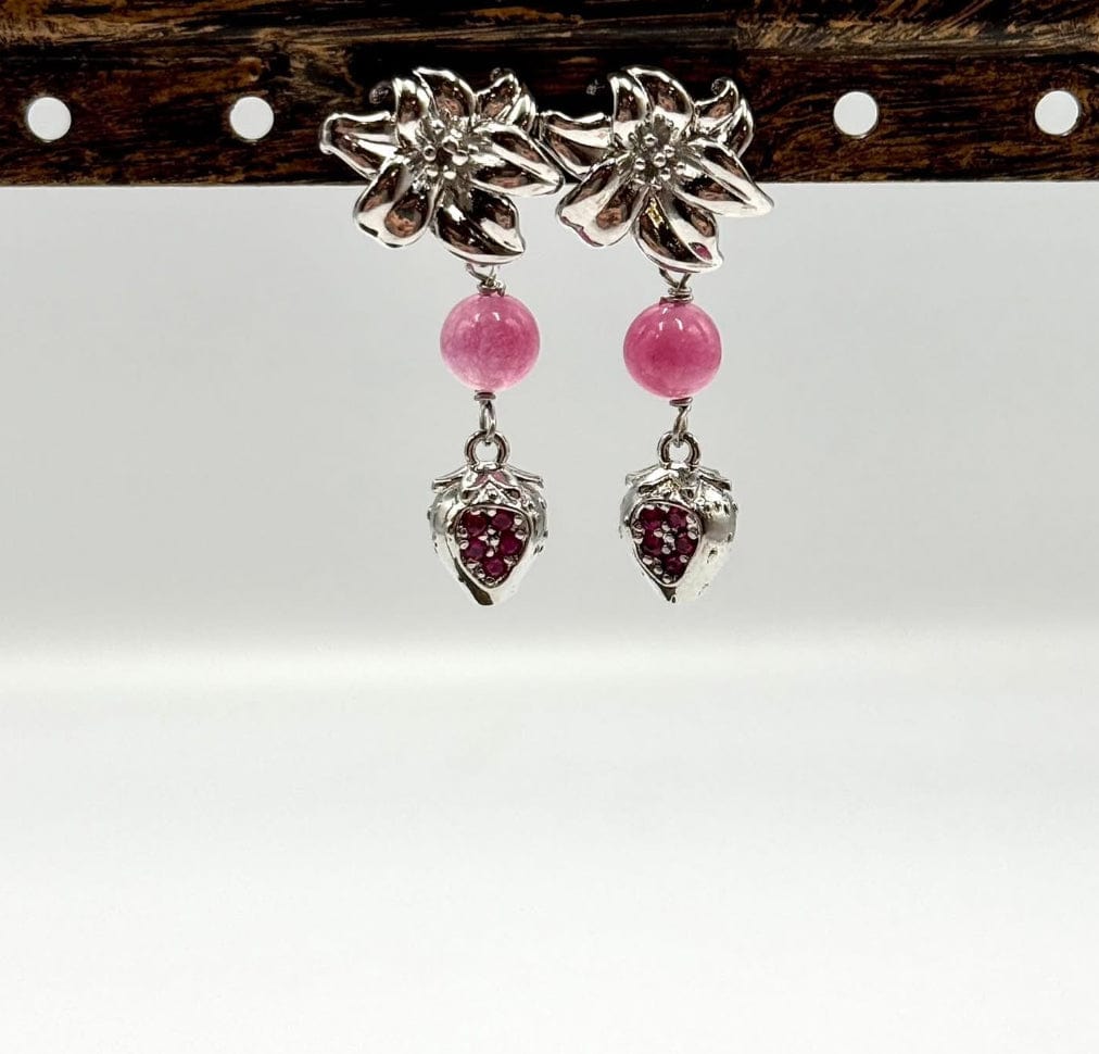 Jordbær Vedhæng Med Zirkonia Sten, Langtidsholdbar Forsølvet, 11,5x8mm - Uniq Perler - 114723