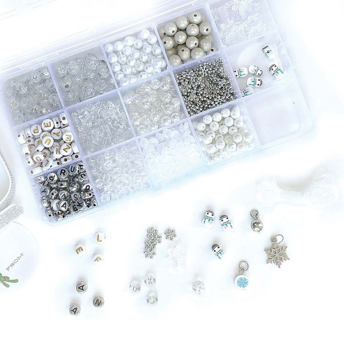 Jule Armbånds Sæt – Over 700 Perler & Elastiksnor (Lav op til 20 Armbånd) - Uniq Perler - 116761