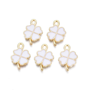 Clover Pendant – Gold-plated, White Enamel (19x13x1.5mm) 8 pcs. - Uniq Perler - 115401