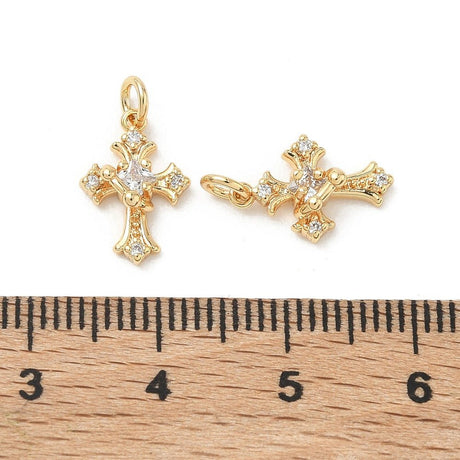 Kors Vedhæng Med Zirkonia – 18K Forgyldt Messing (13x9x4mm) - Uniq Perler - 120549