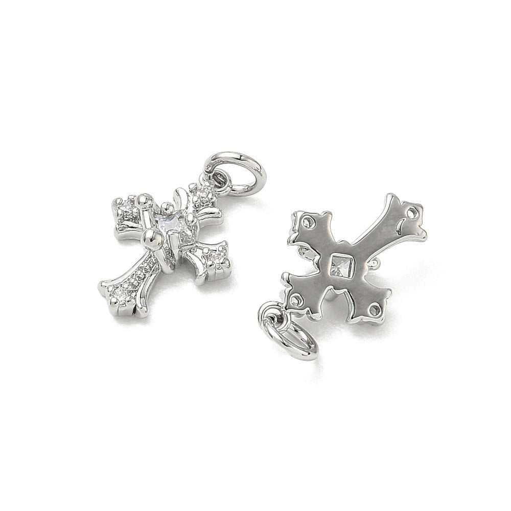 Kors Vedhæng Med Zirkonia – Platinbelagt Messing, Klar (13x9x4mm) - Uniq Perler - 120550