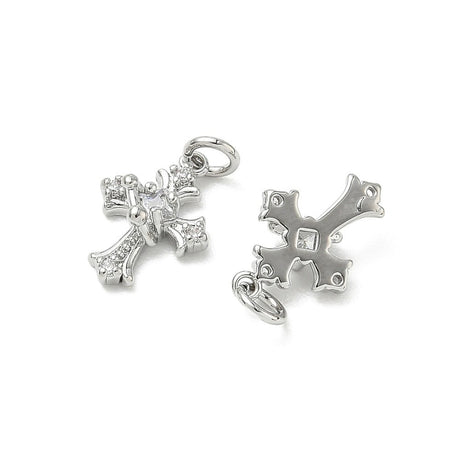 Kors Vedhæng Med Zirkonia – Platinbelagt Messing, Klar (13x9x4mm) - Uniq Perler - 120550