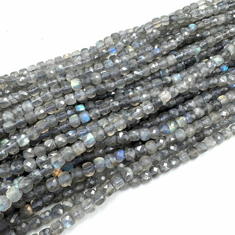 Labradorit Perler – Kubeformet Grade A (4x4 mm) - Uniq Perler - 725799