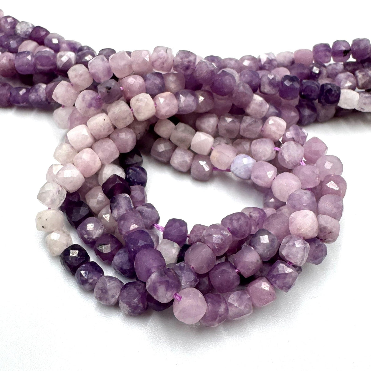 Lepidolit Perler – Gradueret farver, Kubeformet (4x4 mm, Grade A) - Uniq Perler - 252578