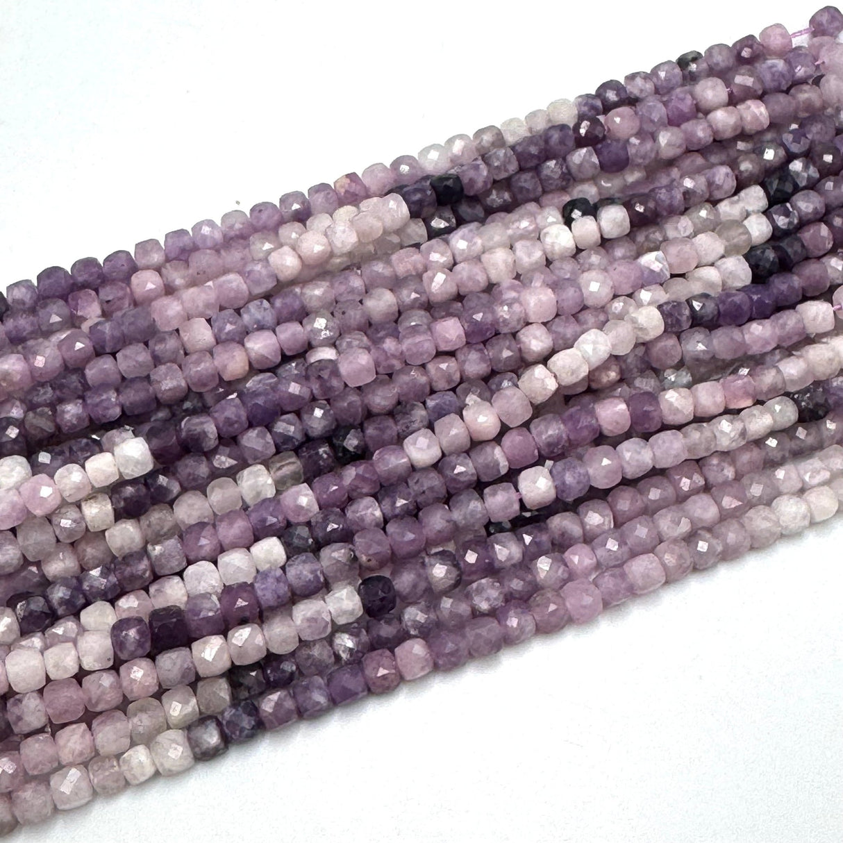 Lepidolit Perler – Gradueret farver, Kubeformet (4x4 mm, Grade A) - Uniq Perler - 252578