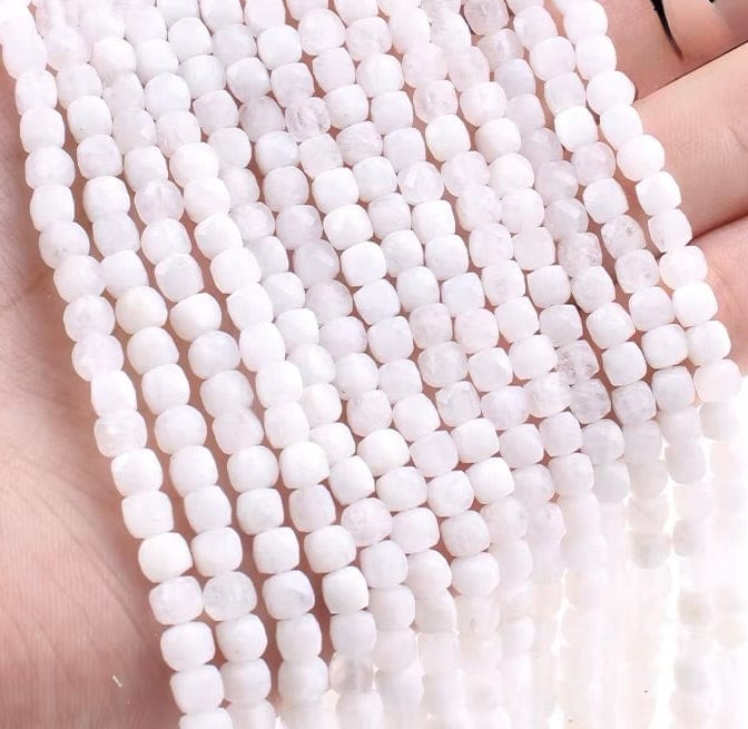 Månesten Perler – Kubeformet (4x4mm, Grade A) - Uniq Perler - 445445