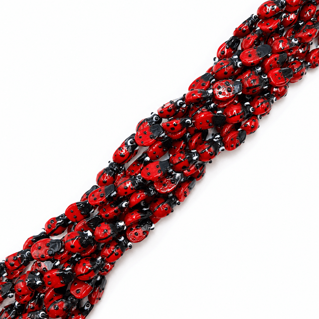 Mariehøne Lampwork Glasperler – Rød (Ca. 10.5–14mm, 20 stk pr. streng) - Uniq Perler - 116733
