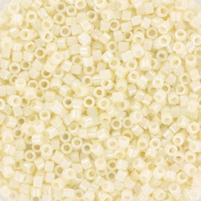 Miyuki Delica Pärlor, DB 0203, Ceylon Cream, 11/0 - Uniq Perler - 3580942