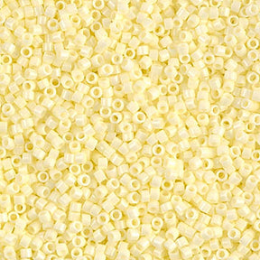 Miyuki Delica Perlen, DB 1491, Opaque Buttercreme, 11/0 - Uniq Perler - 34578