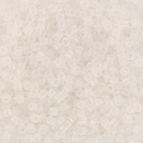 Miyuki Delica Pärlor, DB 220, Opalvit, 11/0 - Uniq Perler - 114352