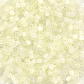 Miyuki delica's 11/0 - silk satin cream 672 - Uniq Perler - 118431