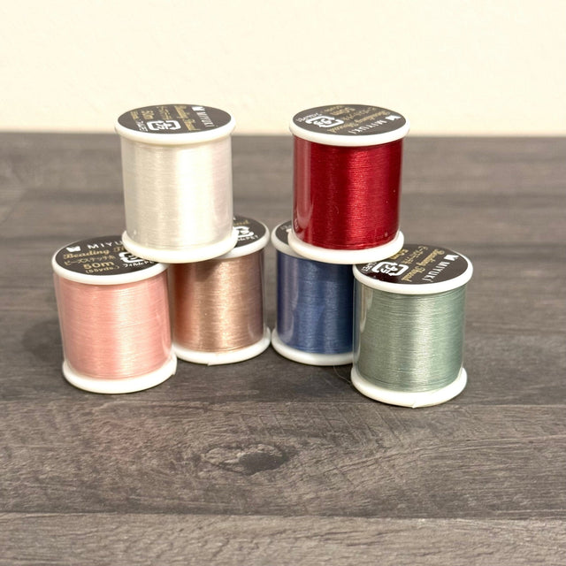 Miyuki Tråd Ruller – Sæt Med 6 Populære Farver (250 Meter) - Uniq Perler - 114329