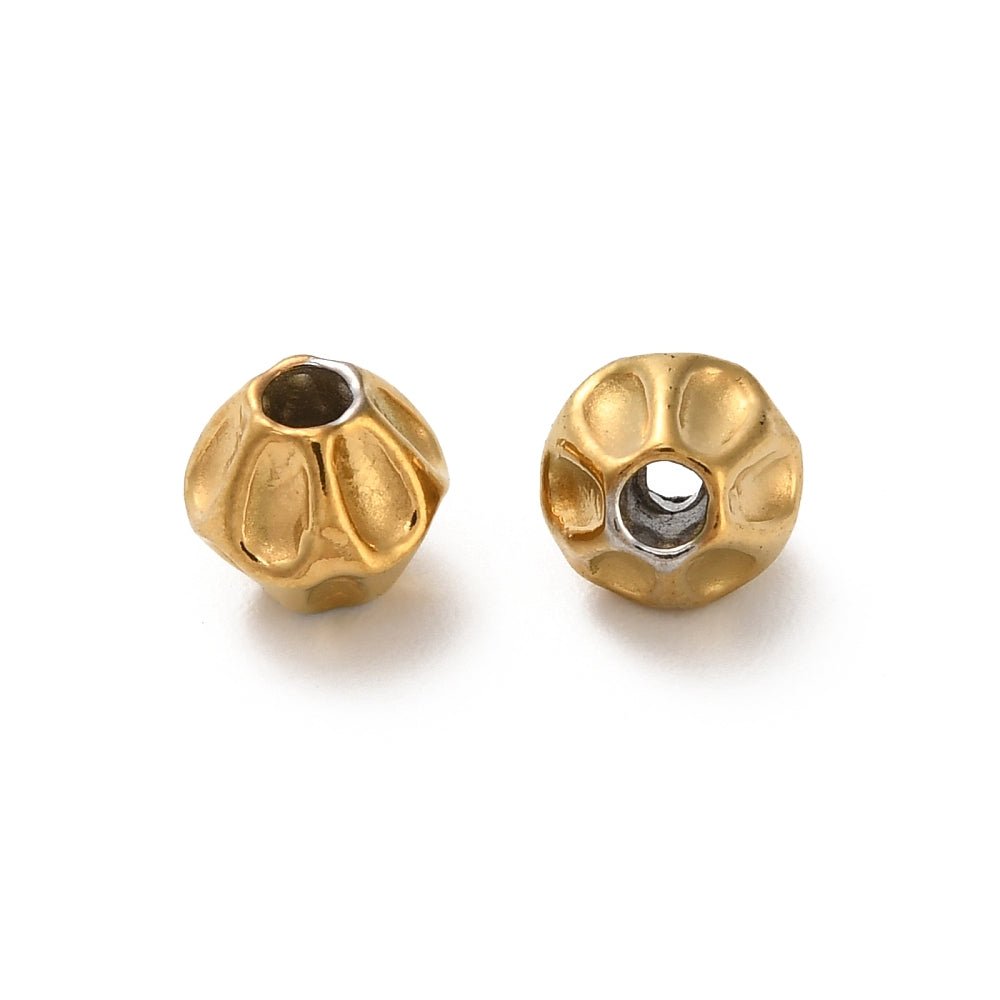 Mønstret Perler i Vandfast Forgyldt Stål – (5,8x5,8mm - 6 stk.) - Uniq Perler - 