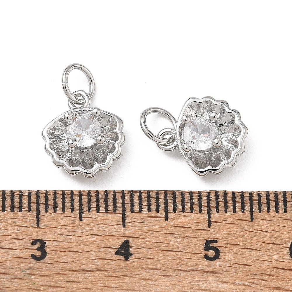 Muslinge Vedhæng Med Zirkonia – Langtidsholdbar Platinbelagt Messing (11x10x4,5mm) - Uniq Perler - 122570