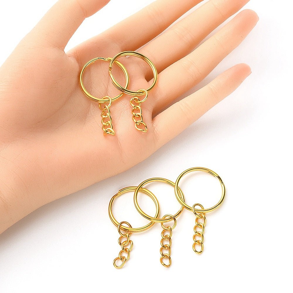 Nøgleringe Med Kæde – Forgyldt (25mm, 20 stk) - Uniq Perler - 117624