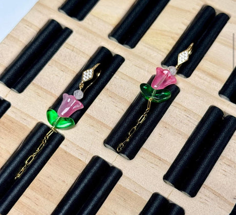 Ørekroge Med Zirkonia Sten, Harlekin Formet, 14K Langtidsholdbar Forgyldning, 16,5x4,5mm - Uniq Perler - 111668