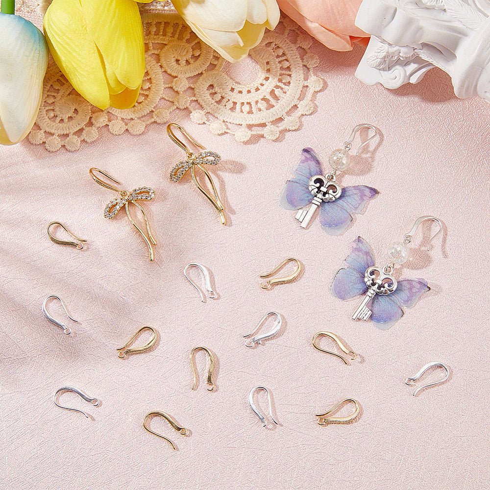 Ørekroge Mix – 2 Farver (15mm, 24 stk) - Uniq Perler - 117634