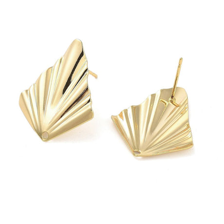 Ear stud in brass – fan-shaped, 18K gold-plated (25x20 mm) - Uniq Perler - 