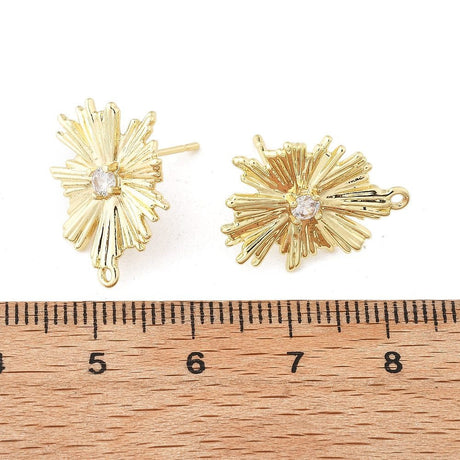 Ørestikkere i Messing – Blomst med Klare Zirkonia, 14K Forgyldt (16x19mm, Par) - Uniq Perler - 116174