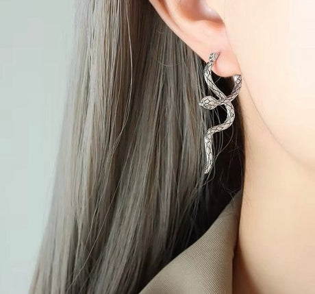 Ørestikkere med Slange Design – Vandfast Stål (Par) - Uniq Perler - 116064