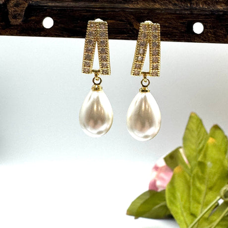 Ørestikkere Med Zirkonia Sten Til Topboret Perler - Uniq Perler - 994849