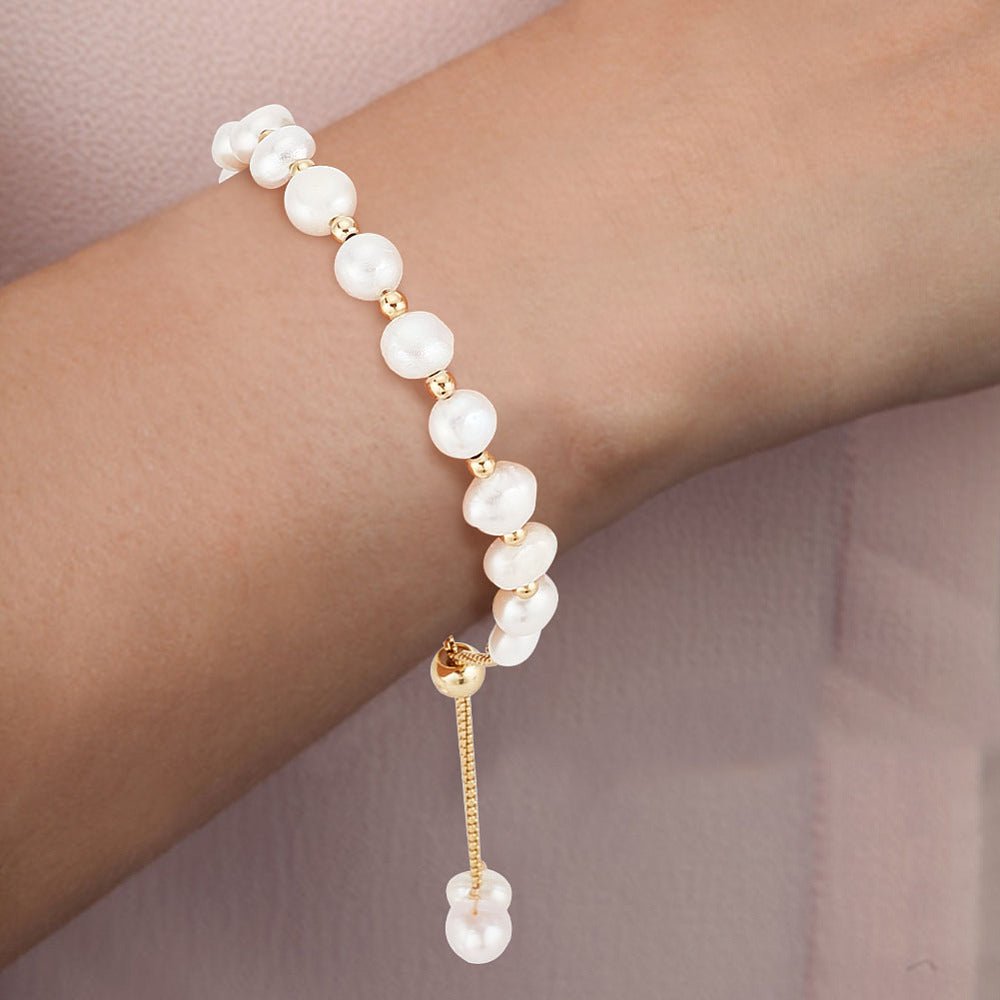 Perle Armbånd – Naturlig Perle & Messing (Justerbar) - Uniq Perler - 