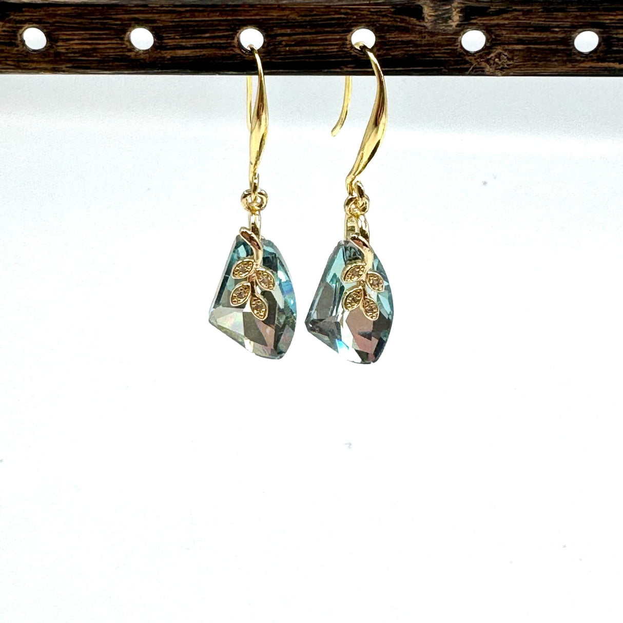 Pinch Blad Vedhæng Med Zirkonia Sten - Langtidsholdbar Forgyldt, 16x5,5x7mm - Uniq Perler - 114330