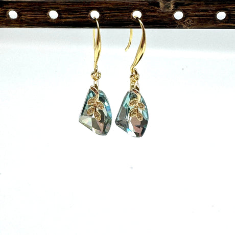 Pinch Blad Vedhæng Med Zirkonia Sten - Langtidsholdbar Forgyldt, 16x5,5x7mm - Uniq Perler - 114330