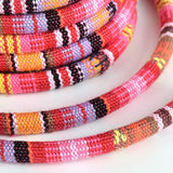 Polyester Snor Med Boheme Mønster – Farve Mix (7x5mm), 1 meter - Uniq Perler - 126209