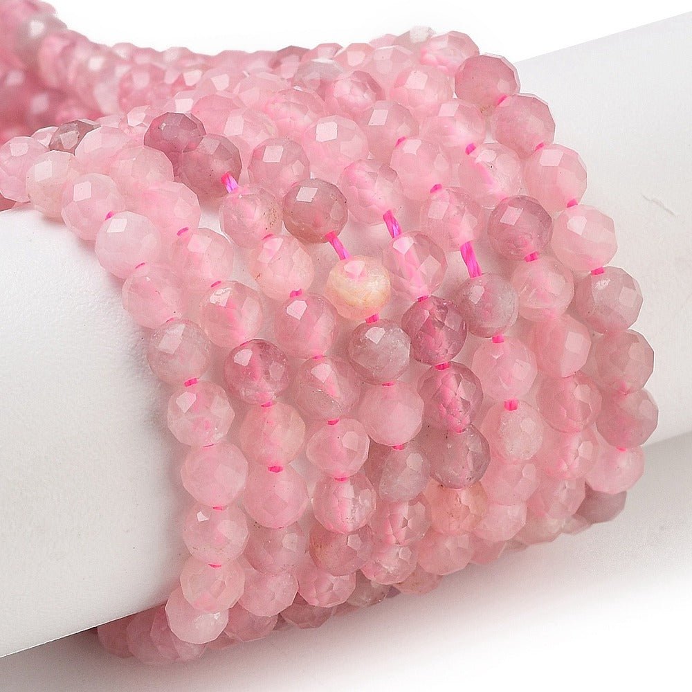 Rosenkvarts Rund – Facetteret AA (4–4.5mm) - Uniq Perler - 117599
