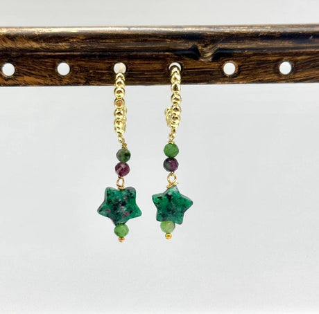 Rubin i Zoisit – Stjerneformet, Facetteret Natursten (9x11mm) - Uniq Perler - 98998291