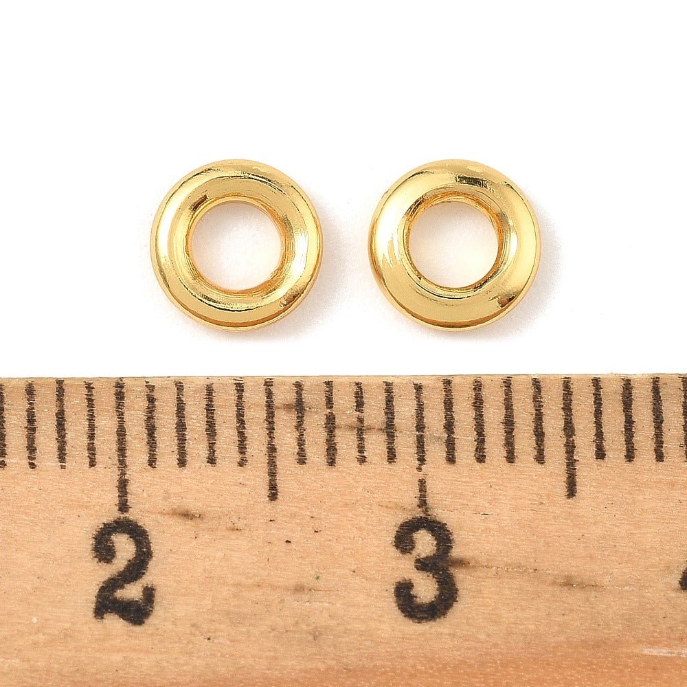 Runde Øskner – 24K Langtidsholdbar Forgyldt Messing (6x2mm) 6 Stk - Uniq Perler - 119073