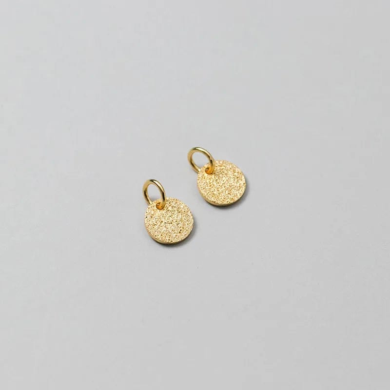 Rundt Vedhæng Med Lille Mønster, Forgyldt Sterling Sølv 925, 6mm - Uniq Perler - 111221