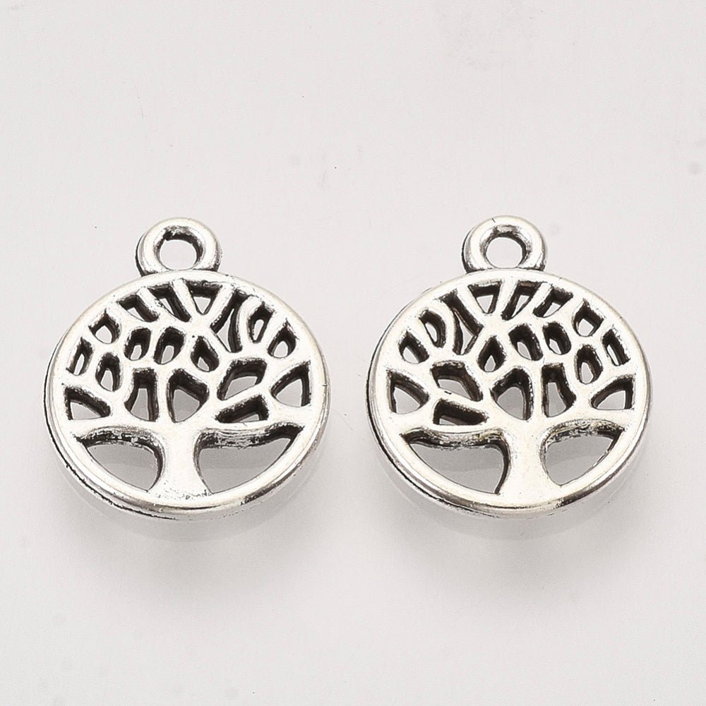 Rundt Vedhæng Med Livets Træ – Antik Sølv, Flad (13,5x10x1,5mm), 10 Stk - Uniq Perler - 2511851