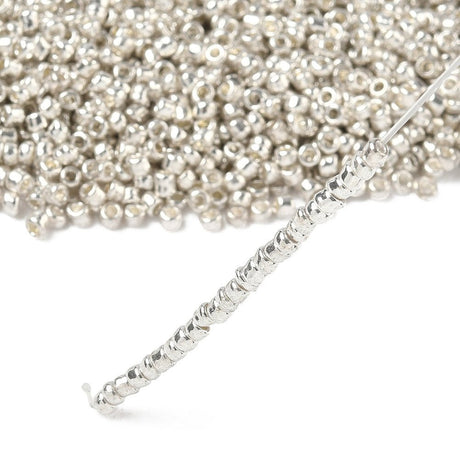 Seed Beads – Galvaniseret Sølv, Runde (12/0, 2mm) 450 g - Uniq Perler - 126423