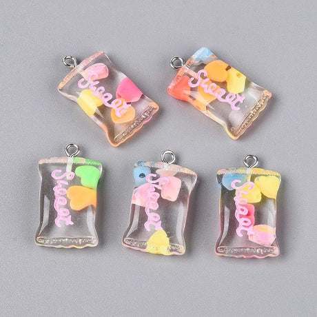 Slik Pose Vedhæng – Resin Mix (27.5–29mm, 8 stk) - Uniq Perler - 117764