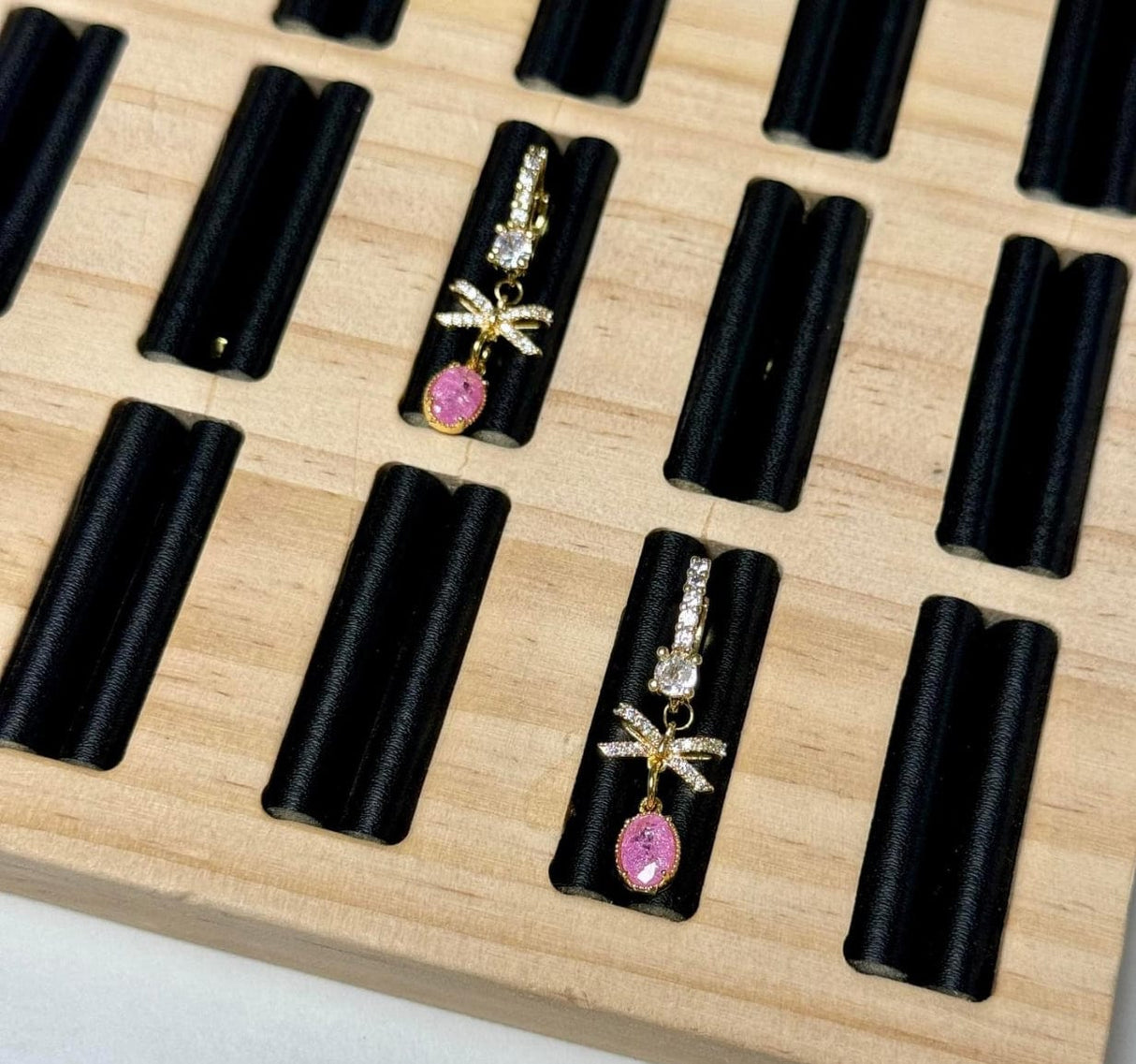 Sløjfe Mellemled Med Klare Zirkonia Sten, 18K Forgyldt, (12x6x3,5mm) - Uniq Perler - 111475