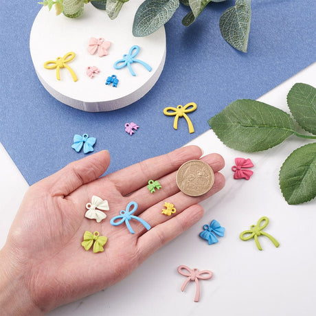 Sløjfe Vedhæng I Assorteret Størrelser Og Farver - Uniq Perler - 111493