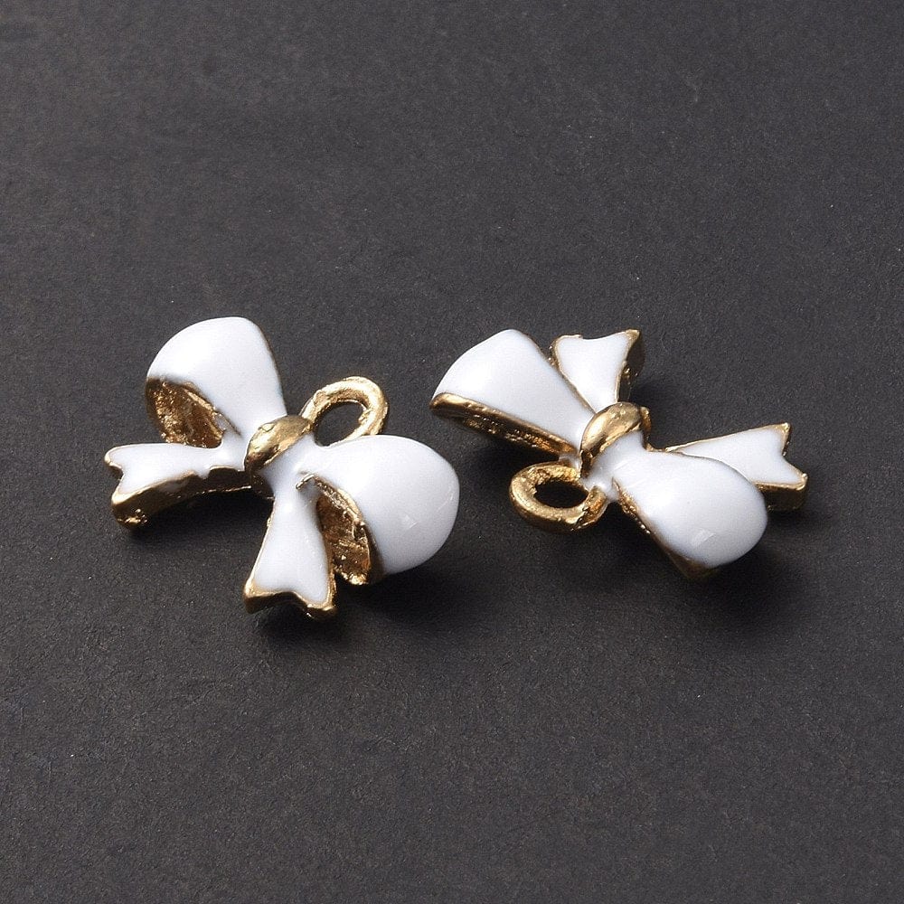 Sløjfe Vedhæng Med Hvid Emailje, 11,5x16x4mm. 6 Stk. - Uniq Perler - 111483